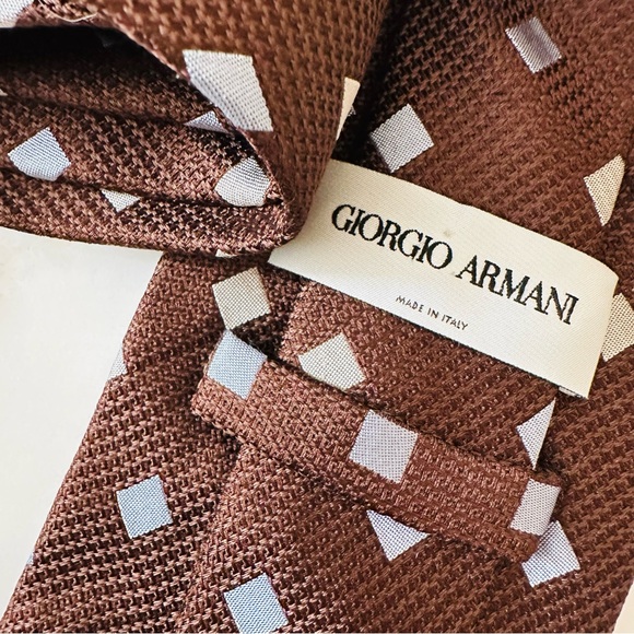 Giorgio Armani Neck Tie Brown geometric print Made in Italy 100% silk - Picture 3 of 8
